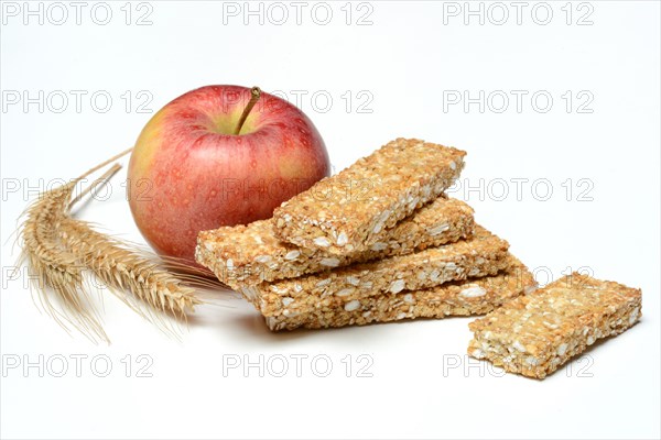 Muesli bars and apple