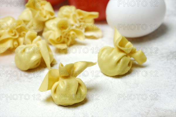 Filled pastry beads
