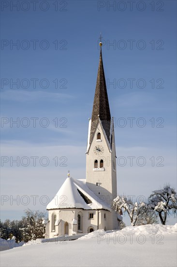 Parish church of St. Martin in Gnadenwald in winter