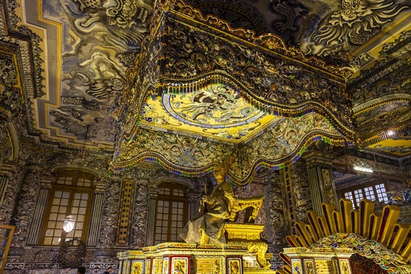 Decoration inside the Tomb of Kháº£i Dá»‹nh