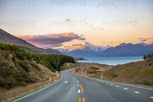 Road with view of Mount Cook