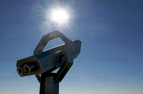 Coin-operated binoculars