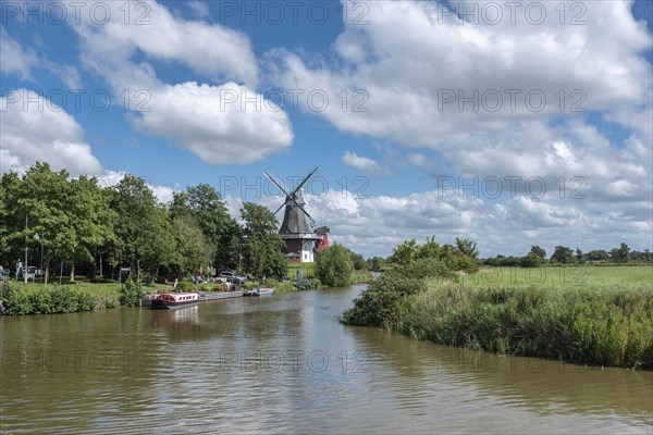 Twin mills at the old Greetsiel lowland