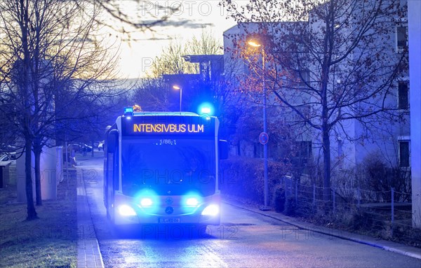 Large-capacity intensive care transport vehicle transfers Covid-19 patients from Heidelberg to other hospitals