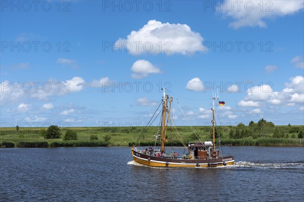 Crab cutter in the Leyhoerner-Sieltief