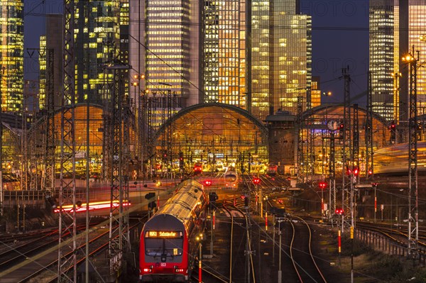 The main station at sunset in front of the skyline