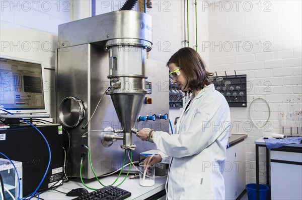 PhD student during her research work on a Huettlin-Mycrolab machine