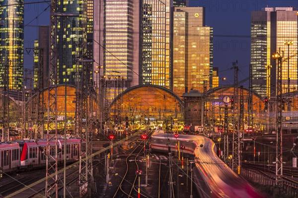 The main station at sunset in front of the skyline