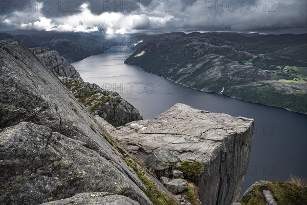 Rock plateau