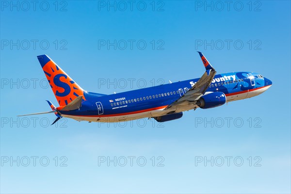 A Sun Country Boeing 737-800 aircraft with registration N820SY takes off from Phoenix Airport