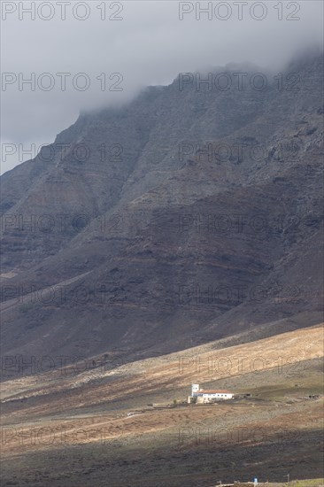 Villa Winter in the rocky cliffs of Cofete