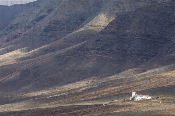 Villa Winter in the rocky cliffs of Cofete