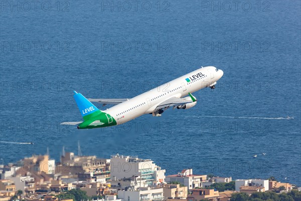 A Level Airbus A321 with the registration OE-LCR takes off from Palma de Majorca Airport