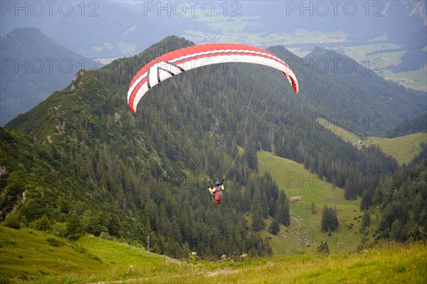 Paraglider on the Hochfelln