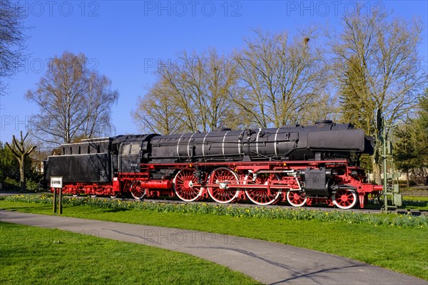 Monument express locomotive 01 220