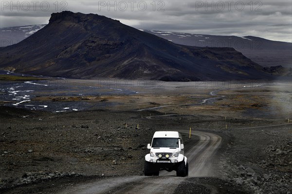 Highland track with Mercedes Sprinter highland bus