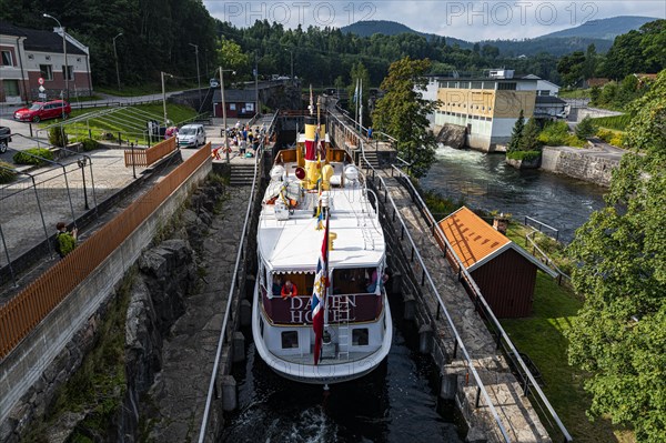 Tourist boat in the Ulefoss locks