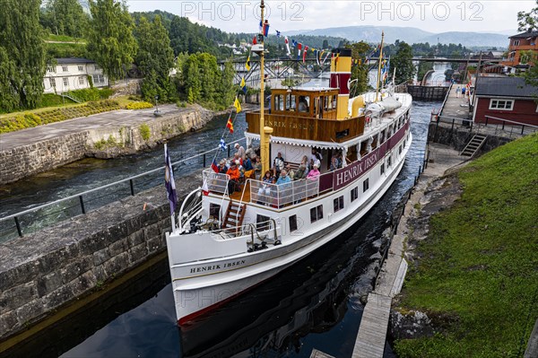 Tourist boat in the Ulefoss locks