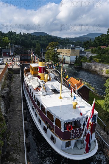 Tourist boat in the Ulefoss locks