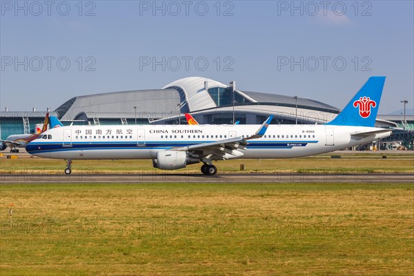 An Airbus A321 aircraft of China Southern Airlines with registration number B-8966 at Guangzhou Baiyun Airport