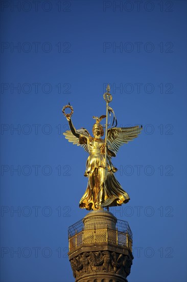 Golden bronze sculpture of Victoria on the Victory Column