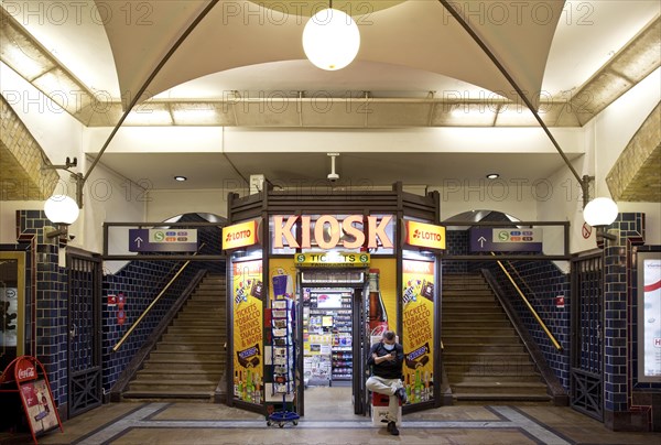 Kiosk at Hackescher Markt S-Bahn station
