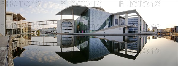 Panorama Marie-Elisabeth-Lueders-Haus at the Spreebogen