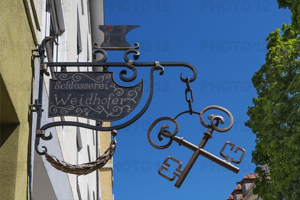 Old nose sign