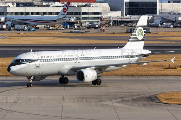 An Airbus A320 of Aer Lingus with the registration EI-DVM in retro special livery at London Airport