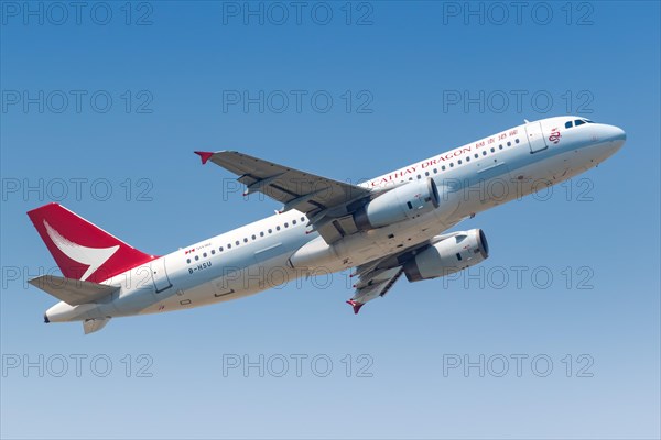 A Cathay Dragon Airbus A320 aircraft with registration B-HSU at Hong Kong Airport