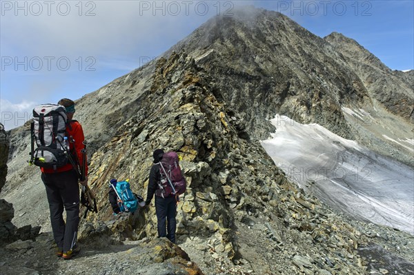 Alpinists at Col de Tracuit