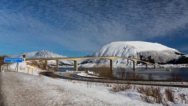 Gimsoystraumen bridge from Vestvagoya to Austvagoya