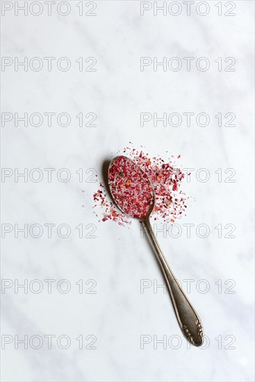 Rose salt in spoon