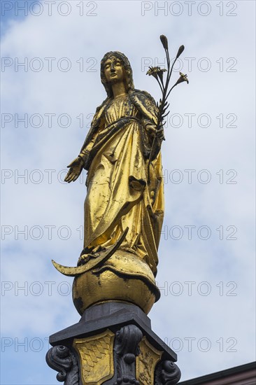 Figure of the Virgin Mary on the town hall fountain