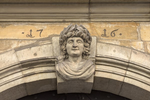 Bust of a woman above the gate of the Bibra House
