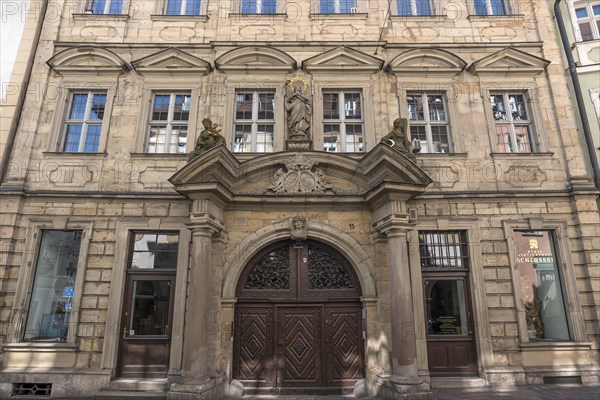 Facade of the Bibra-Palais