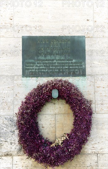 Memorial plaque with the names of the shot officers