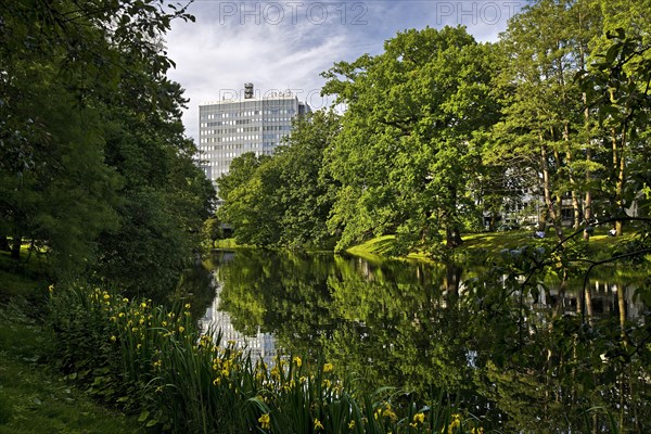 High-rise building and Bremer Wallanlagen