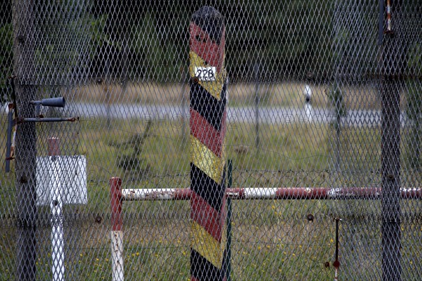 Border post pillar