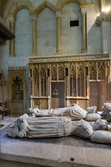 Recumbent statues of Louis II de Bourbon and Anne d'Auvergne