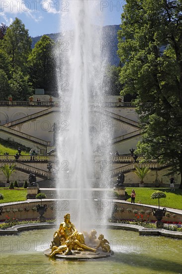 Flora fountain with fountain in the castle park of Linderhof Castle