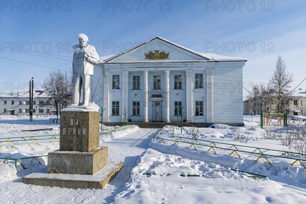 Lenin statue before the town house in Artyk village