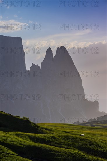 View of (from left to right) the Burgstall with the Santener Kanzele