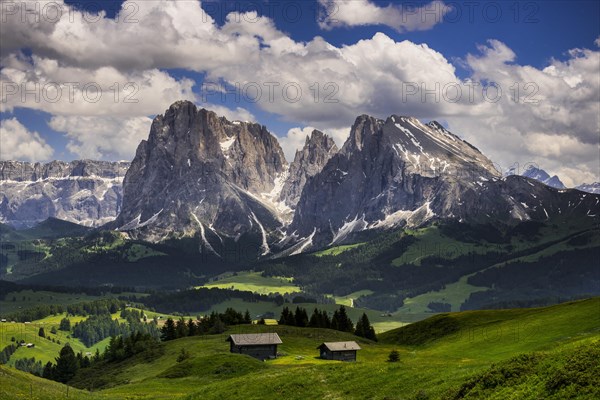 View of the peaks of the Langkofel (left) and the Plattkofel (right)