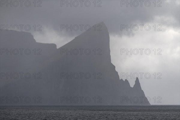 Low clouds over Eysturoy