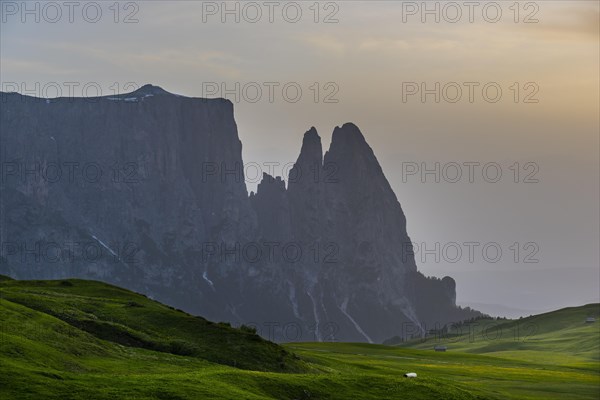 View of (from left to right) the Burgstall with the Santener Kanzele