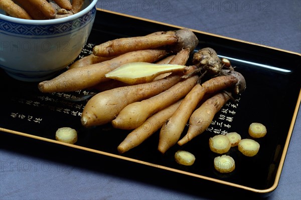 Fingerroot and knife on cutting board