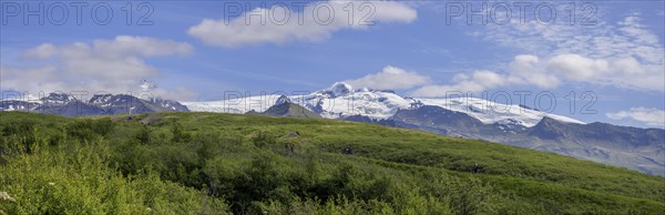 Vatnajoekull with peak of Hvannadalshnukur