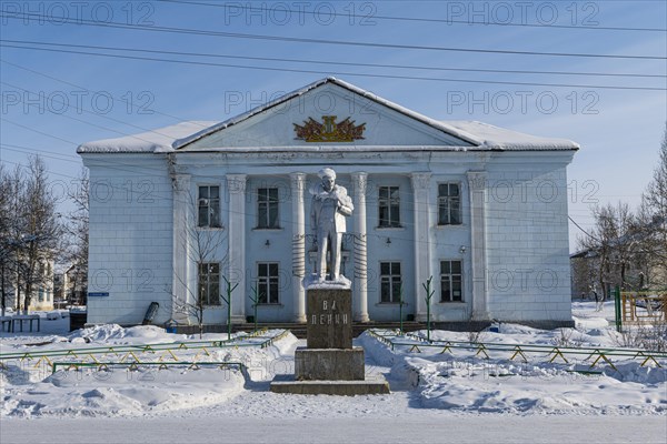 Lenin statue before the town house in Artyk village