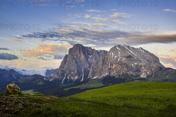 View of the peaks of the Langkofel (left) and the Plattkofel (right)